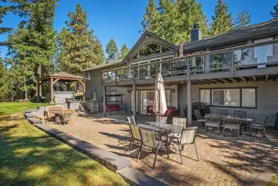 Image de Maison de luxe privée avec vue sur le lac Coeur d'Alene - Bienvenue à Hillcrest!