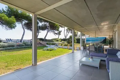 Image de Las Gaviotas - Villa spectaculaire avec jardin face Ă la mer
