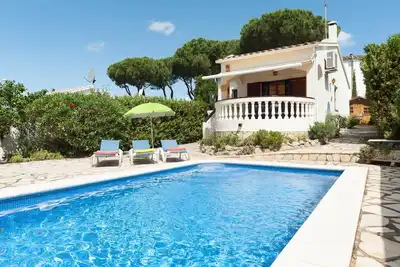 -Maison avec piscine privée. Hutg-000220