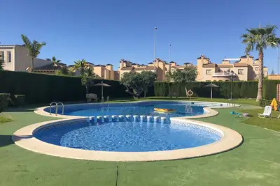 Maison Quattro pour 4 personnes près du golf et de la natation, à Cabo roig, près de Torrevieja, wifi