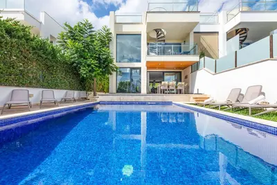 Villa Aqua · Modern villa with stunning views to the sea