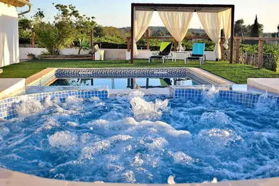 Image de Can Butxaquí 160 villa fantastique avec piscine privée et jacuzzi, climatisation, barbecue et WiFi