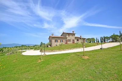 Villa à La Villa-farneta avec 7 chambres à coucher, 13 couchages