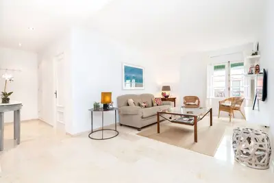 Image de Spacious Apartment in Best Location for Sightseeing. Iris