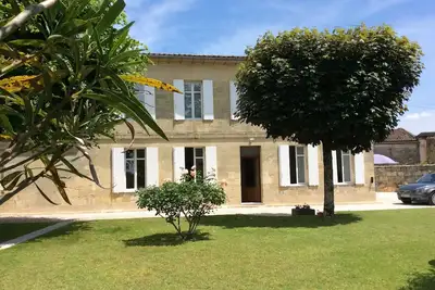 Image de Confortable Gîte Maison en pierre*** au cœur de la cité de St Emilion 2-8 Pers