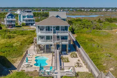 Image de Shore Therapy: 5 Br / 6 Ba maison avec piscine à North Topsail Beach, pour 14 personnes