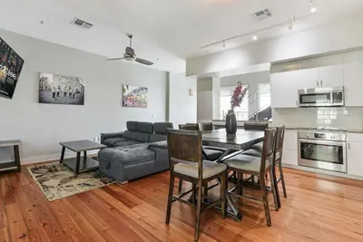 Image de Penthouse de luxe avec terrasse privée près du quartier français