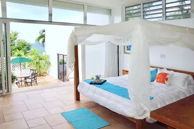 Haut de la clé Pelican! Vues spectaculaires sur la mer, près des plages, Wifi, parking, privé