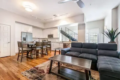Image de Penthouse de luxe avec terrasse privée près du quartier français