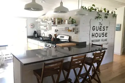 Image de Loft de ferme moderne au centre-ville de Waterbury