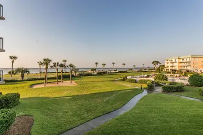 Image de Oceanfront Condominium, beaucoup de place pour la famille et les amis!