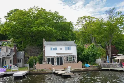 Image de Lakefront House sur le lac Greenwood à couper le souffle, Ny