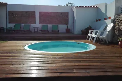 Image de Maison avec jardin clos et piscine pour enfants. Animaux bienvenus. 4 km de la mer