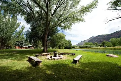 Image de Chalet dans un ranch privé sur la rivière Animas - étang approvisionné