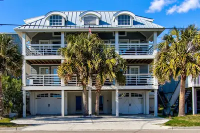 Image de Aloha De Kure South: 6 Br / 4 Ba duplex - 1 côté à Kure Beach, 16 personnes