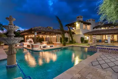 Image de Amazing Estate construit par Point Hilton! Incroyable! Piscine chauffée, paysage luxuriant, vallée paradisiaque!