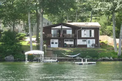 Image de Bord de l'eau du lac Winnipesaukee! Pour toute la famille, vue imprenable, bain Ă remous, kayaks et plus