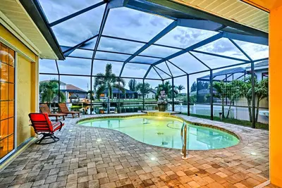 Image de Cape Coral House avec quai privé, piscine et bar Tiki!