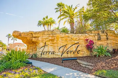 Image de Entièrement rénové en 24 heures Gated Guard Community, Lakeview, Spa, barbecue, près des parcs