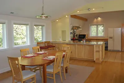 Image de Maison d'hôtes confortable et bien aménagée avec une vue magnifique!