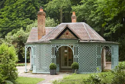 Image de Niché dans les profondeurs de Temple Wood, Pink Cottage est une retraite unique et romantique dormir deux sur le