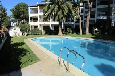 Magnifique appartement sur L'Escala rénové dans une belle résidence avec piscine