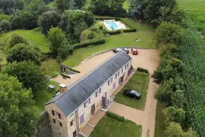 Image de Maison de famille Atypique avec piscine. Site artisanal du 19ème siècle