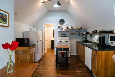 Image de Appartement neuf confortable et spacieux dans une maison historique au coeur de Newberg