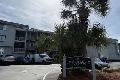 Image de Sea Cloisters Condo 301b