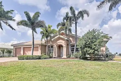 Image de Spacieux Beachy Cape Coral Accueil w / Lanai et piscine!