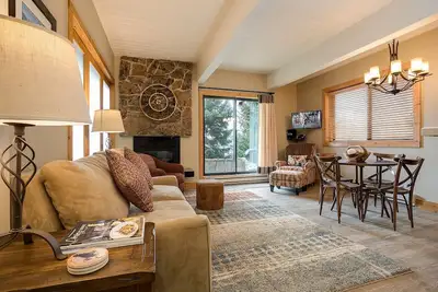 Image de Ca111 by Mountain Resorts: profitez de superbes intérieurs et de superbes vues ~ situé à flanc de montagne!