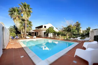 Image de Maison de vacances privée avec climatisation, bain à remous, piscine privée, Wifi, Tv, parking