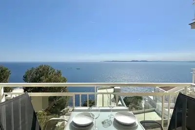 8. Magnifique vue mer et piscine communautaire