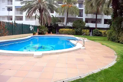 Image de Appartement très bien équipé dans un joli immeuble avec un grand espace vert et piscine d´