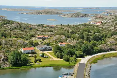 Image de Villa avec de belles vues sur la baie et les montagnes en arrière-plan passionnants