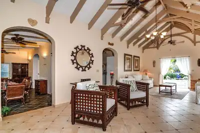 Image de Grace Bay Beach Ocean Villas, Villa Jacaranda. Classé n ° 1 sur Trip Advisor.