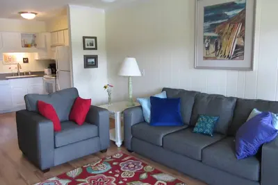 Image de Condo sur la plage, premier étage Southwinds, vues sur l'océan et le son, 2 piscines!