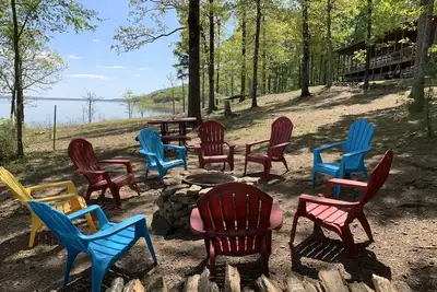 Image de Water Front Log Accueil / 3250sqft 150ft Ă l'eau Pingpong / Foosball / AirHockey
