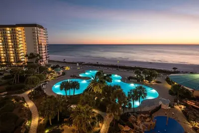 Image de Penthouse avec vue sur la plage! Deux balcons sur le golfe! Lits King! <br>** SPÉCIAUX Ci-Dessous **