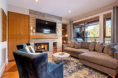 Image de Luxury Townhouse | Private Hot Tub | Bbq| Garage