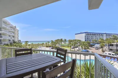 Image de Vues sur le golfe et la piscine | Croisière aux dauphins, golf et plus Gratuits | Paradise Gulfside | Destin West |