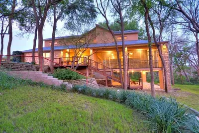Image de Parfait pour les réunions de famille, 2 acres, 5\/5 maison avec 200 'Riverfront privé