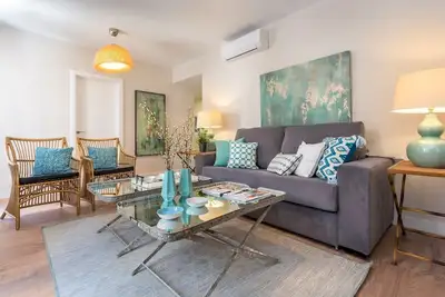Image de Beautiful 2bd apartment in the center. Picasso Ii