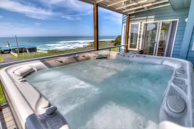 Image de Vues incroyables sur l'océan à Yachats! Décor moderne! Dog Friendly! Nuit Gratuite!
