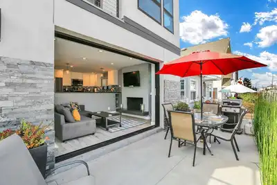Image de 5 minutes à pied de la plage et des restaurants, ��quipements ultra-modernes, cuisine haut de gamme, terrasse ouverte