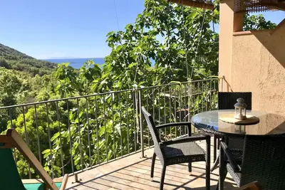 Image de Villa Ă Peri Trilocale 2 chambres et une terrasse surplombant la mer