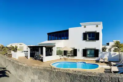 Image de Faro Park, Luxury Villa (Vv), heated pool, Sea views, 500m shops\/bars\/restaurants