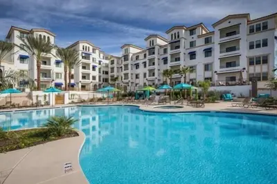 Image de Penthouse Surplombant Piscine Resort au centre-ville d'Ocotillo!