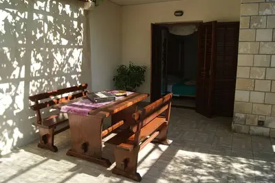 Image de Appartement d'une chambre avec la terrasse et la vue sur le mer Zavala, Hvar (A-15357-b)