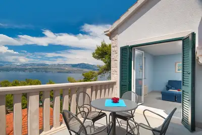 Image de Appartement de deux chambres avec le balcon et la vue sur le mer Postira, Brac (A-15242-d)
